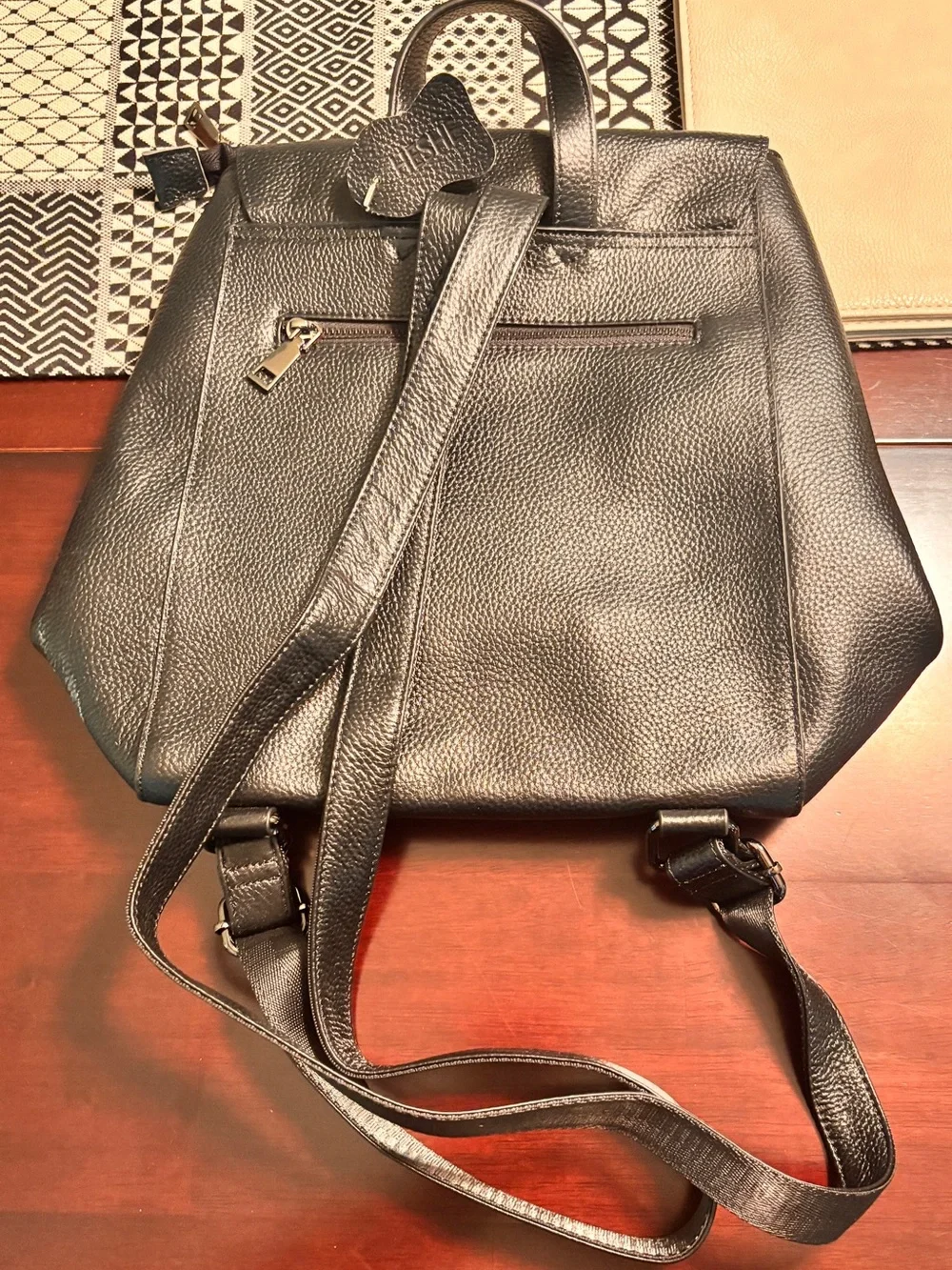 Heshe Classic Black Leather Backpack - Sleek Everyday Carry